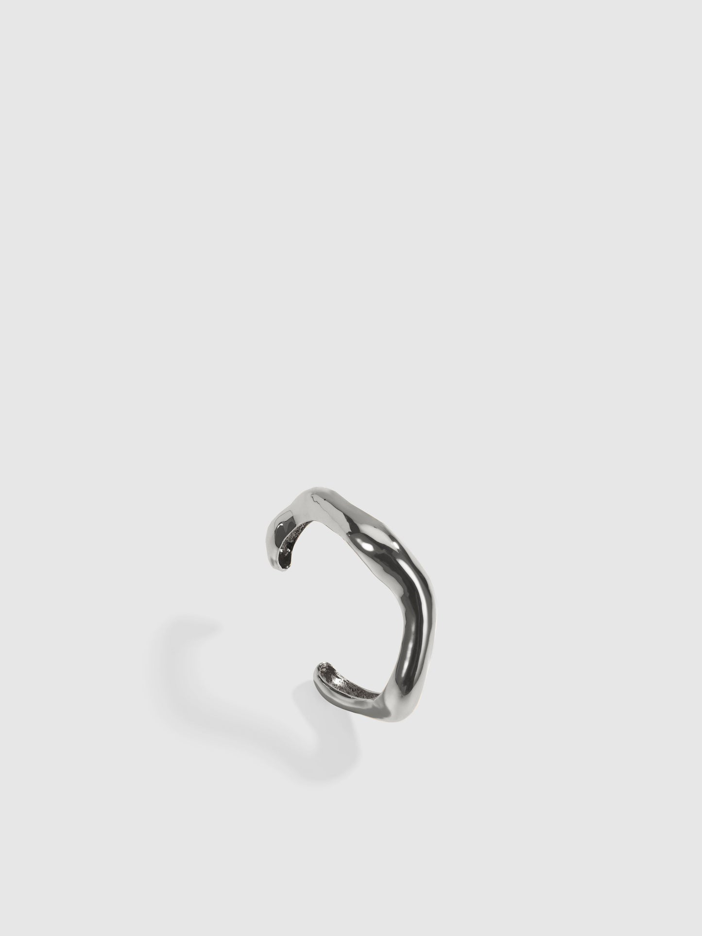SCULPTURAL BANGLE